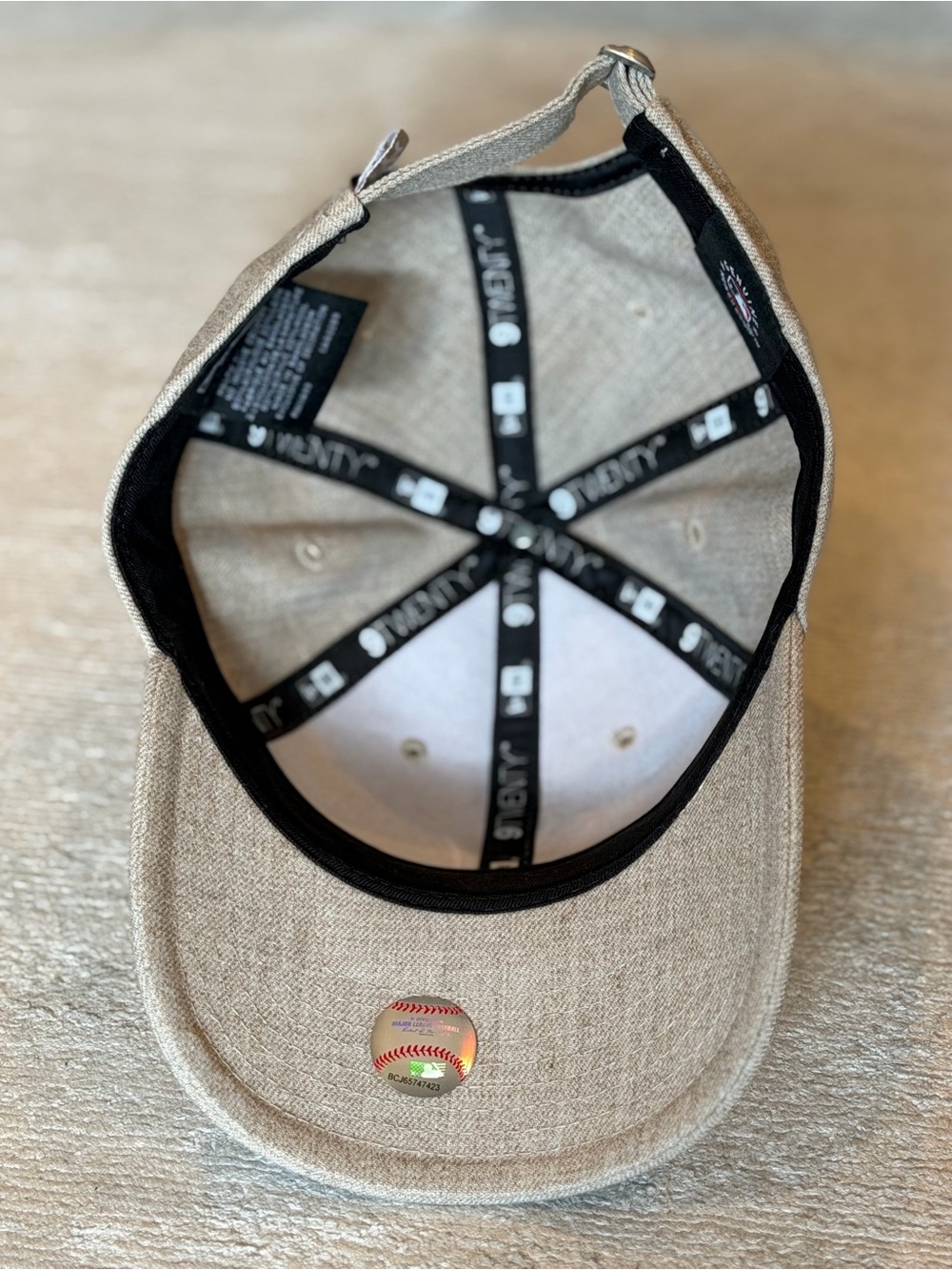 Aritzia x New Era NY Yankee 9TWENTY Adjustable Baseball Cap - Natural - Picture 6 of 11
